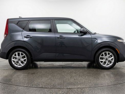 Used 2025 Kia Soul LX w/ LX Technology Package FWD image 11