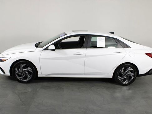 Certified 2025 Hyundai Elantra Limited image 12