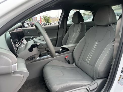 Used 2024 Hyundai Elantra SEL FWD image 10