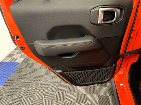 Used 2023 Jeep Gladiator Mojave w/ Cold Weather Group image 9