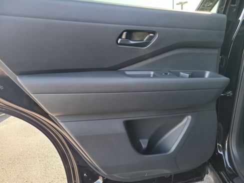 Used 2025 Nissan Pathfinder SV w/ SV Premium Package image 10