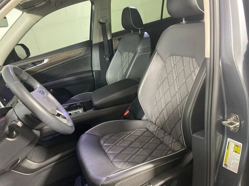 Used 2024 Volkswagen Atlas SEL Premium R-Line AWD/4WD image 12