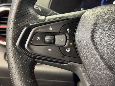 Used 2025 Chevrolet Trax RS image 32