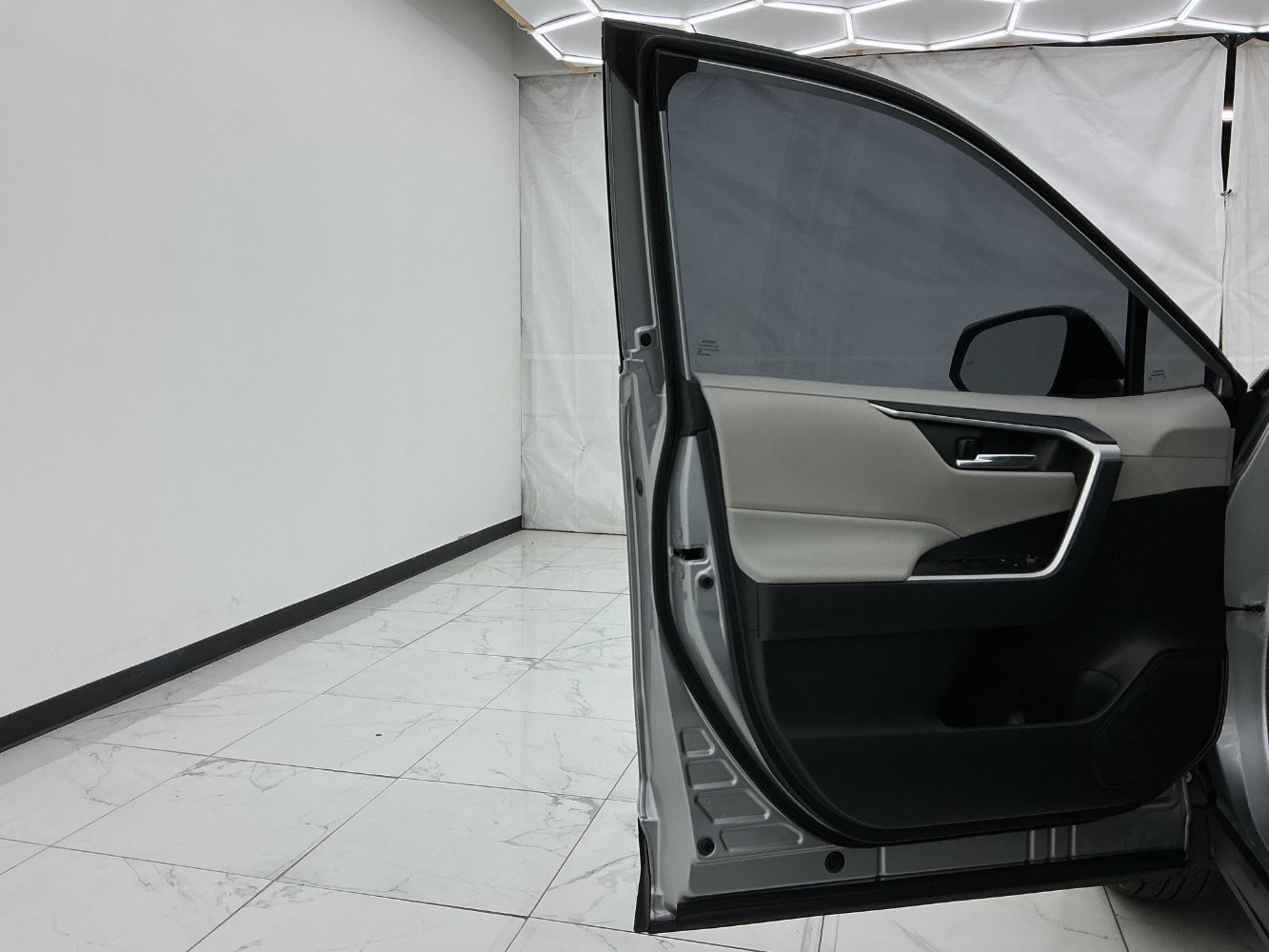 Used 2020 Toyota RAV4 XLE FWD image 18