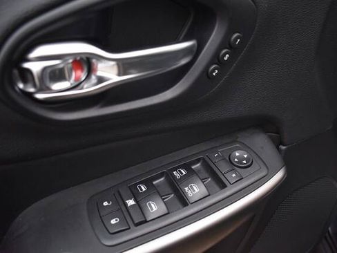 Used 2019 Jeep Cherokee Limited w/ Luxury Group AWD/4WD image 25