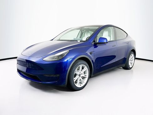 Used 2022 Tesla Model Y Long Range AWD/4WD image 3