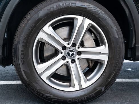 Used 2021 Mercedes-Benz GLC 300 4MATIC w/ Premium Package image 24