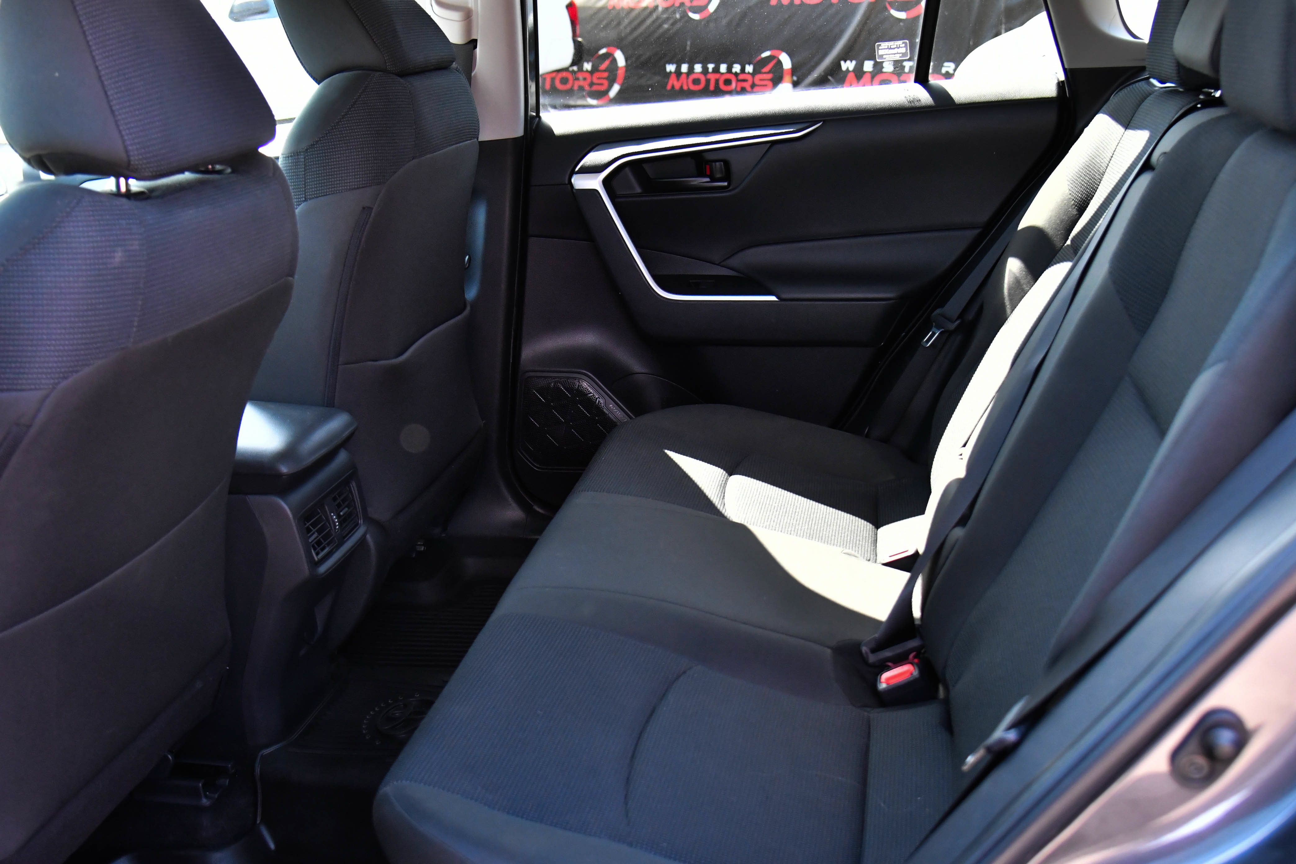Used 2024 Toyota RAV4 LE AWD/4WD image 35