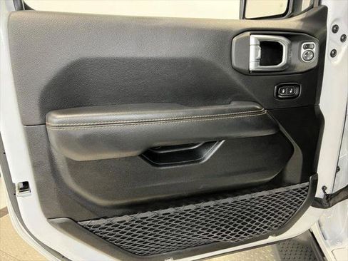 Certified 2022 Jeep Wrangler Unlimited Sahara image 29