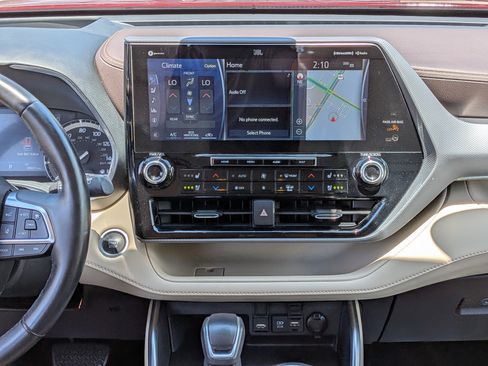Used 2021 Toyota Highlander Platinum FWD image 21