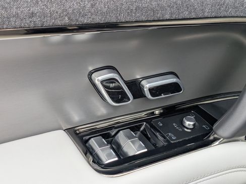 Certified 2025 Land Rover Range Rover Sport SE image 13