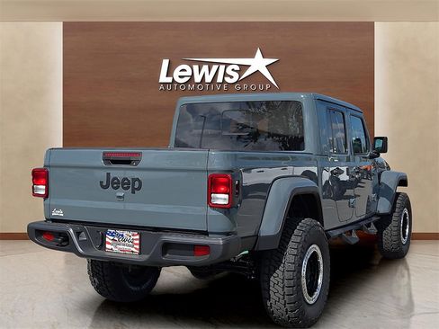 New 2025 Jeep Gladiator Sport image 17