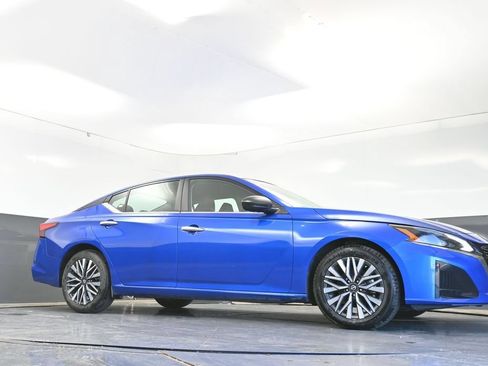 Used 2025 Nissan Altima 2.5 SV FWD image 50