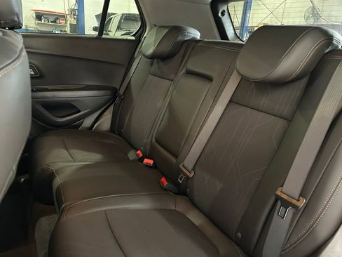 Used 2022 Chevrolet Trax LT w/ LT Convenience Package AWD/4WD image 34