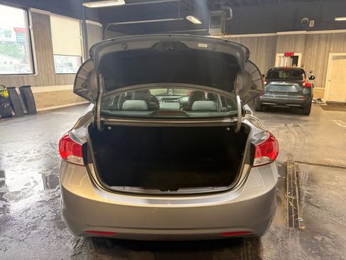 Used 2012 Hyundai Elantra Limited FWD image 16