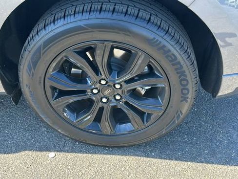 Certified 2022 Ford Edge SE w/ Black Appearance Package image 6