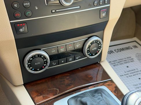 Used 2011 Mercedes-Benz GLK 350 4MATIC image 70