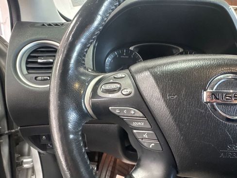 Used 2019 Nissan Pathfinder SL image 12