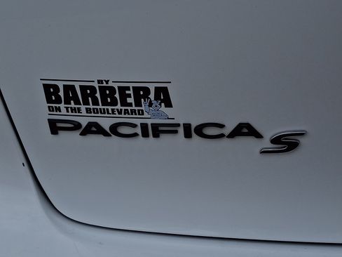 Used 2025 Chrysler Pacifica Limited FWD image 31