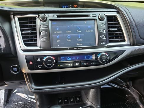 Used 2019 Toyota Highlander SE AWD/4WD image 11