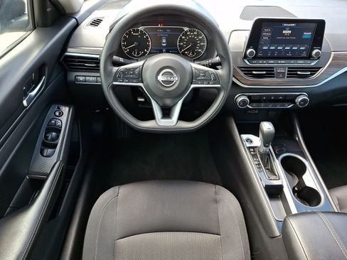 Used 2024 Nissan Altima 2.5 SV FWD image 12