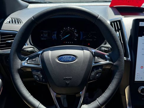 Used 2022 Ford Edge Titanium w/ Equipment Group 301A AWD/4WD image 14