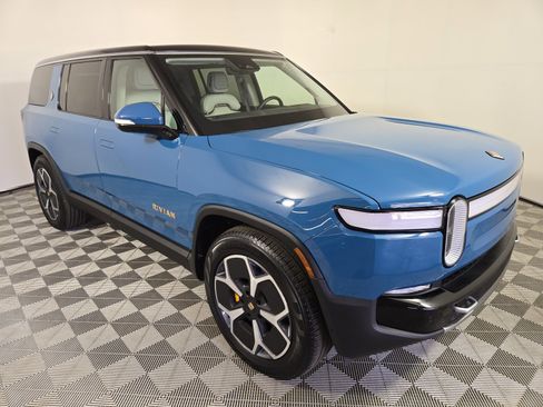 Used 2024 Rivian R1S Adventure AWD/4WD image 7