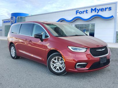 Used 2024 Chrysler Pacifica Touring-L