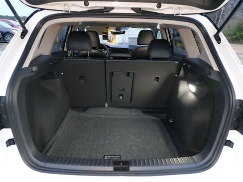 New 2026 Volkswagen Taos SE FWD image 11