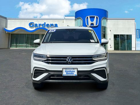 Used 2024 Volkswagen Tiguan SE FWD image 2