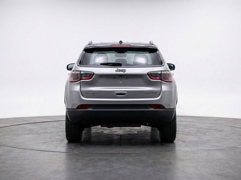 Used 2025 Jeep Compass Trailhawk AWD/4WD image 6