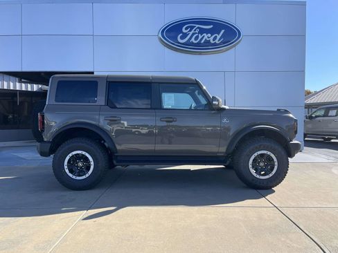 New 2025 Ford Bronco Outer Banks w/ Sasquatch Package image 3