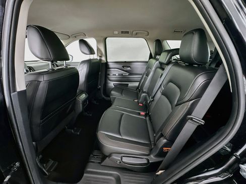 Used 2023 Nissan Pathfinder SL w/ Black Appearance Package FWD image 28