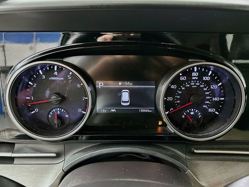 Used 2024 Kia Carnival EX FWD image 12