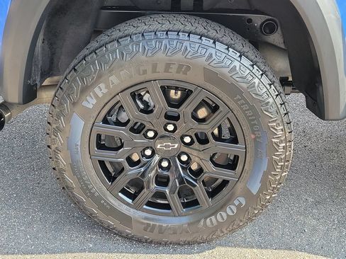 Used 2026 Chevrolet Colorado Trail Boss AWD/4WD image 8