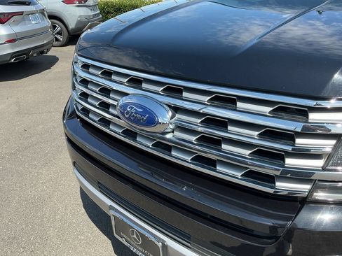 Used 2018 Ford Expedition Limited w/ Equipment Group 302A AWD/4WD image 4