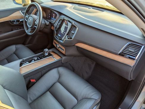 Certified 2025 Volvo XC90 T8 Plus w/ Protection Package Premier image 21