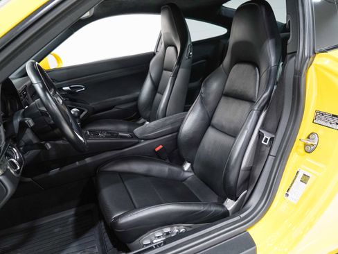 Used 2019 Porsche 911 Carrera GTS RWD image 9