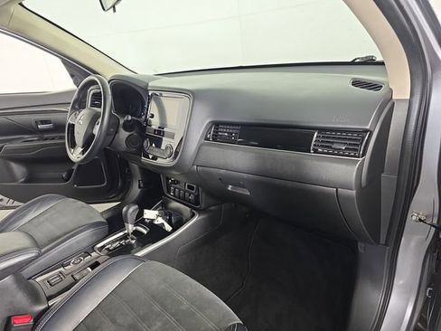 Used 2019 Mitsubishi Outlander SE AWD/4WD image 19