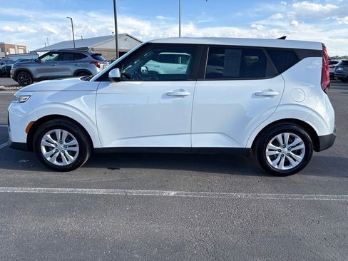 Used 2022 Kia Soul LX FWD image 2