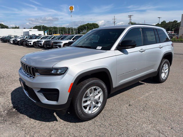 New 2026 Jeep Grand Cherokee Laredo AWD/4WD image 3