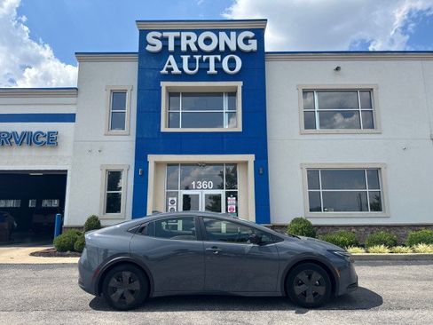 Used 2025 Toyota Prius LE FWD image 17
