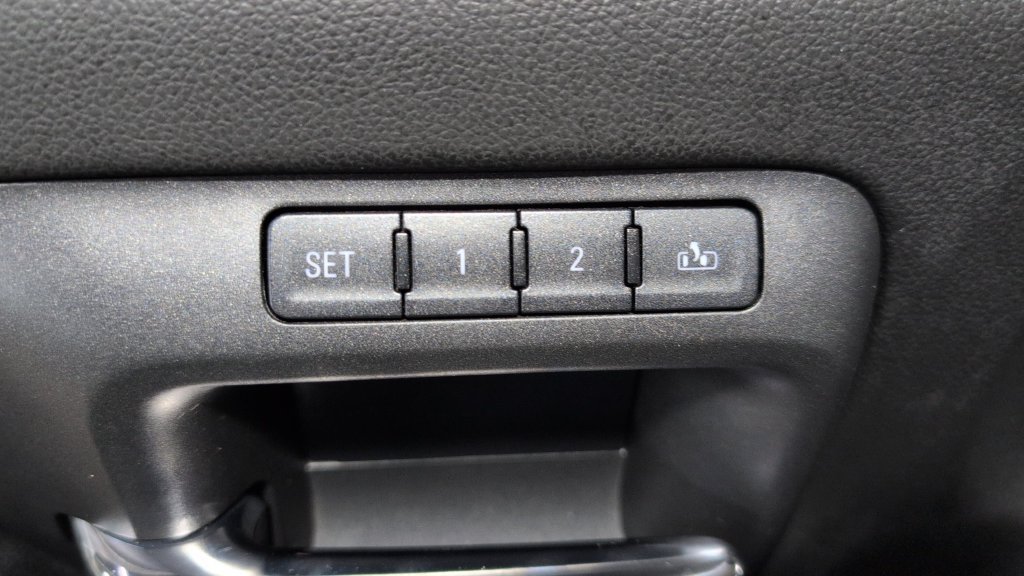 Used 2015 Chevrolet Silverado 1500 LTZ AWD/4WD image 8