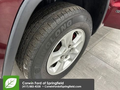 Used 2017 Jeep Grand Cherokee Laredo image 35