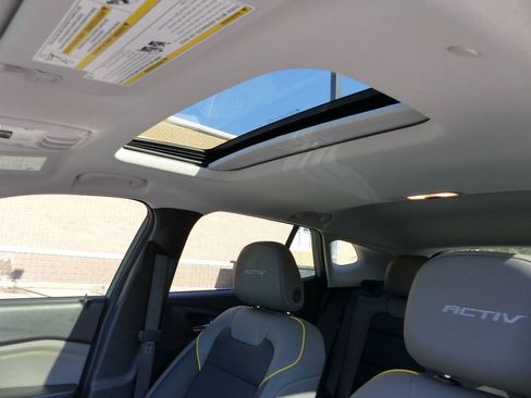 Used 2026 Chevrolet Trax ACTIV w/ Sunroof Package FWD image 36