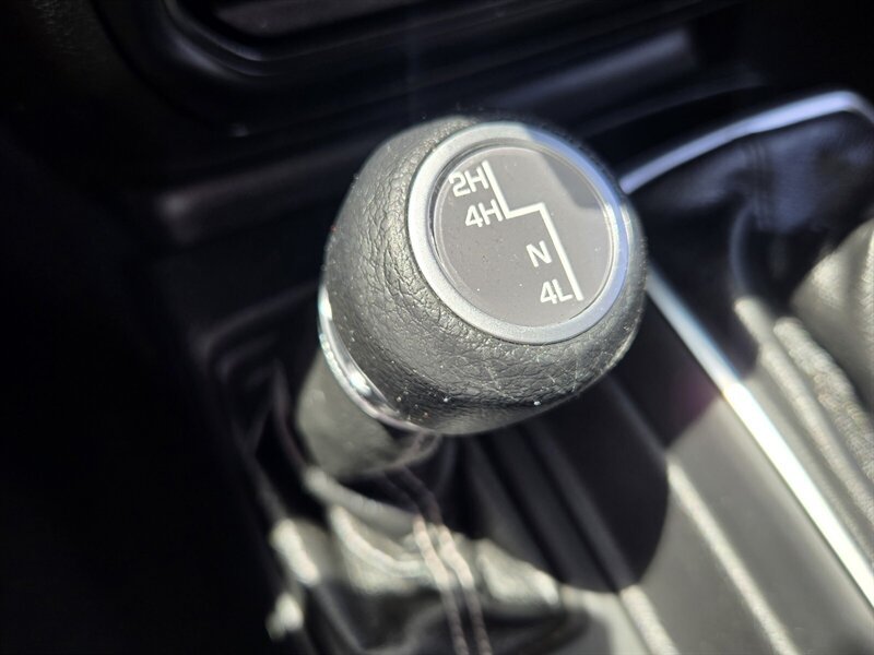 Used 2020 Jeep Wrangler Unlimited Sahara w/ Cold Weather Group AWD/4WD image 23