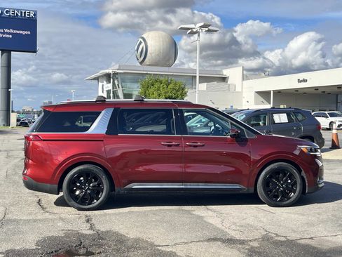 Used 2024 Kia Carnival SX image 30