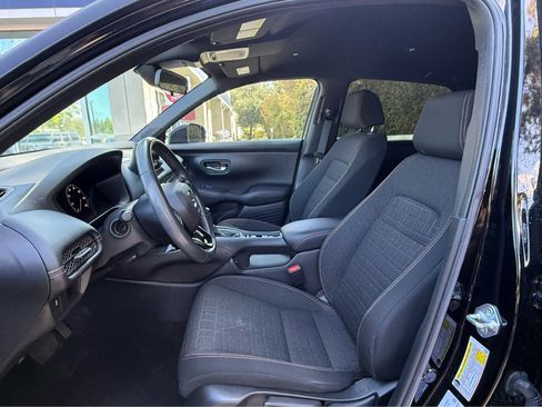 Used 2024 Honda HR-V Sport image 3