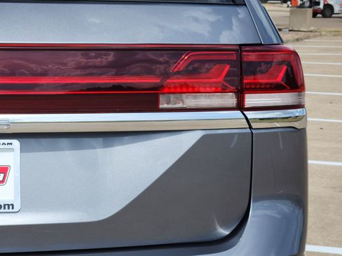 Used 2025 Volkswagen Atlas SE FWD image 16
