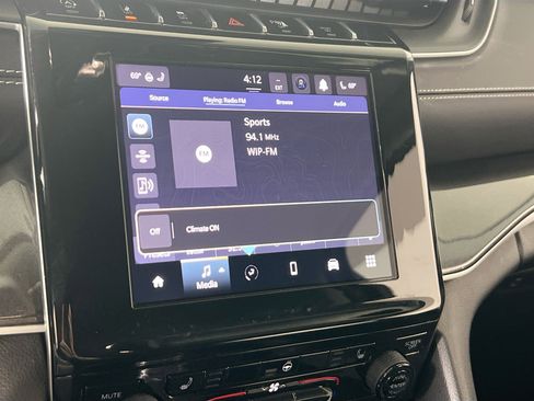 Used 2023 Jeep Grand Cherokee Laredo w/ Luxury Tech Group I image 14